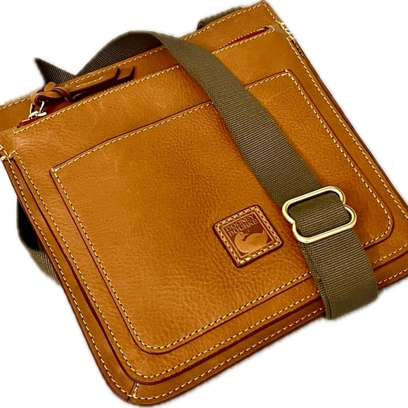 Dooney & Bourke Handbags - Dooney & Bourke Italian Florentine Leather Crossbody Bag